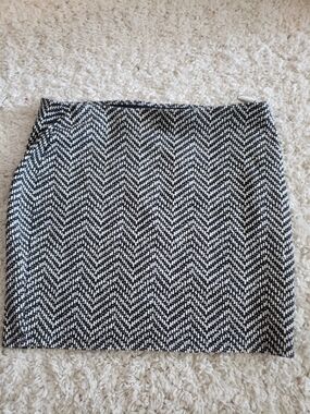 Old Navy Black and White Chevron Pencil Skirt